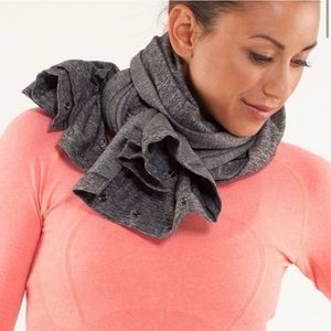 Lululemon Vinyasa Scarf *Modal
Heathered dark grey- one size